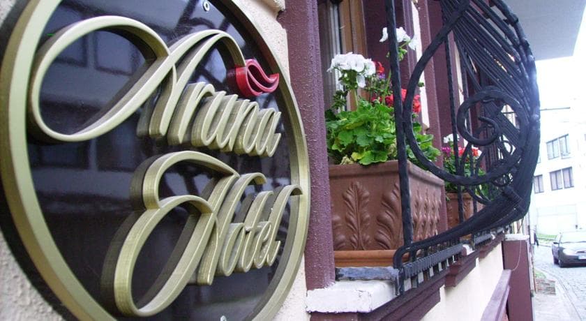 Aruna Hotel