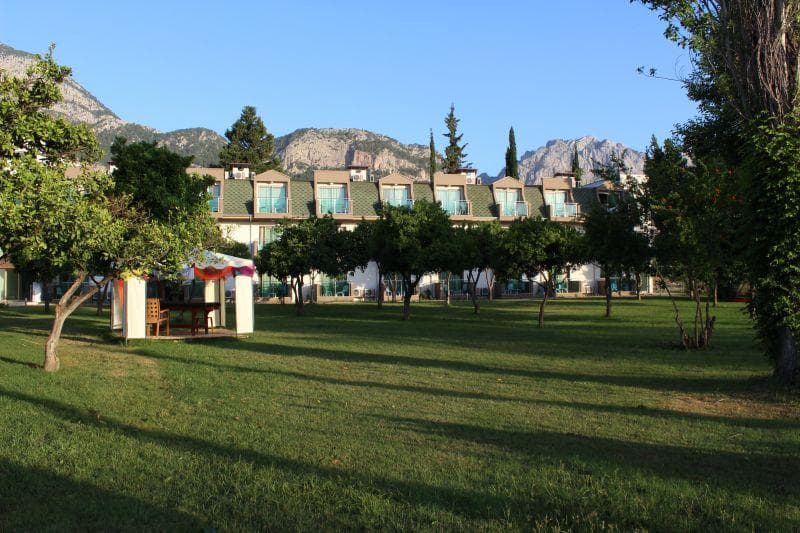 Omorfi Garden Resort