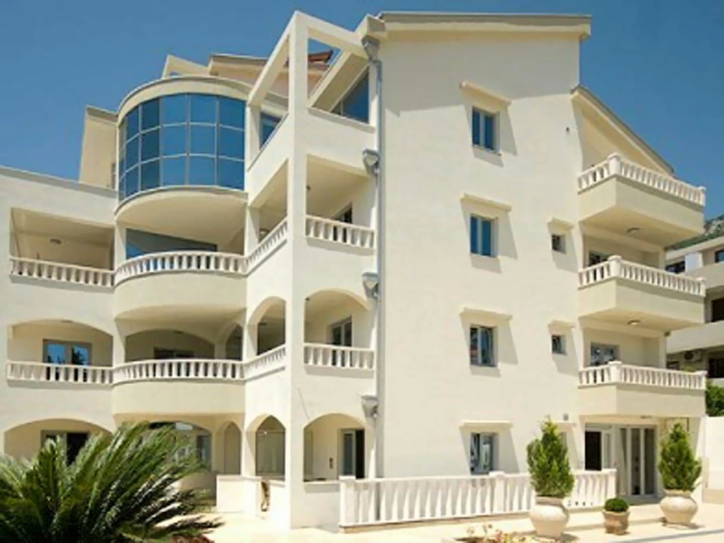 V Lux villa