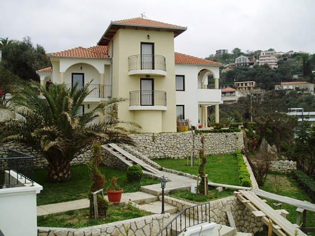 Eneida Apartments