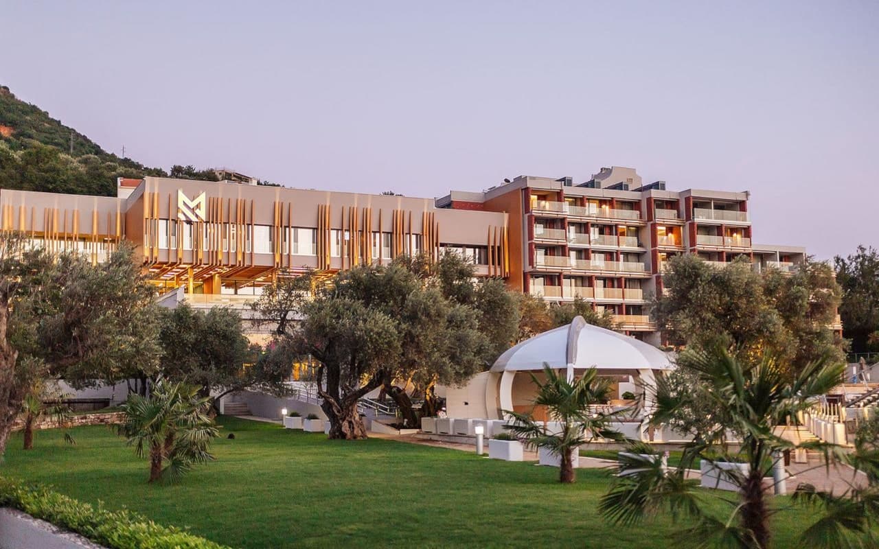 Maestral Resort & Casino