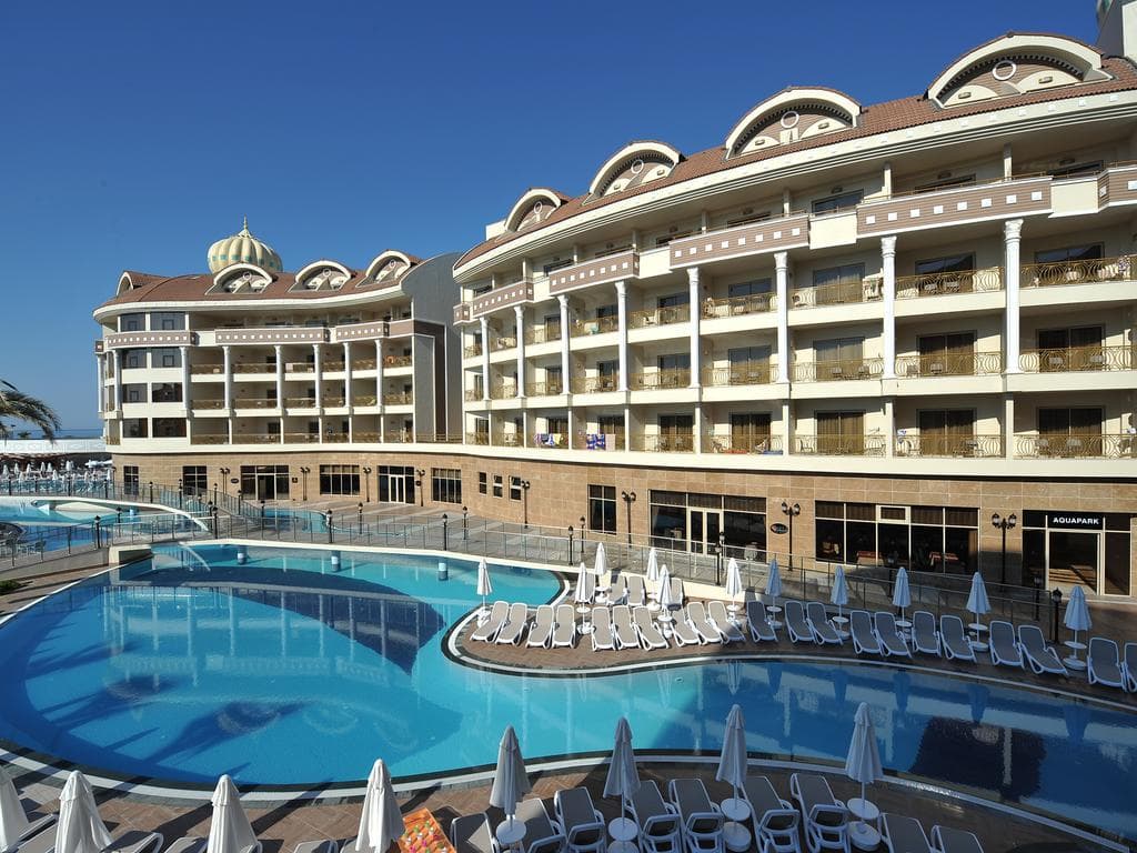 Готель Kirman Belazur Resort & Spa — Богазкент, Туреччина