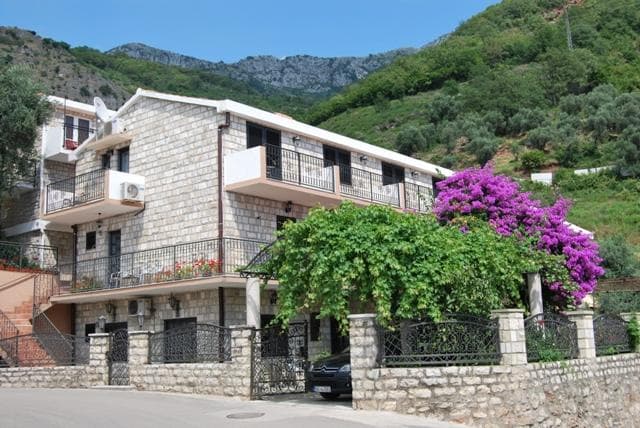 Teodora Villa
