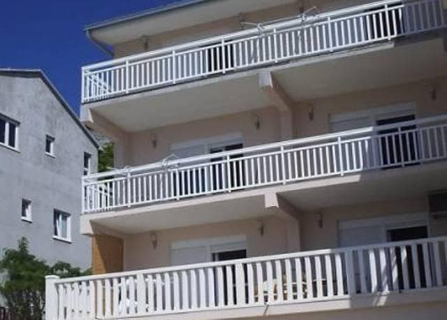 Готель Tomislav Apartments — Оміш, Хорватія