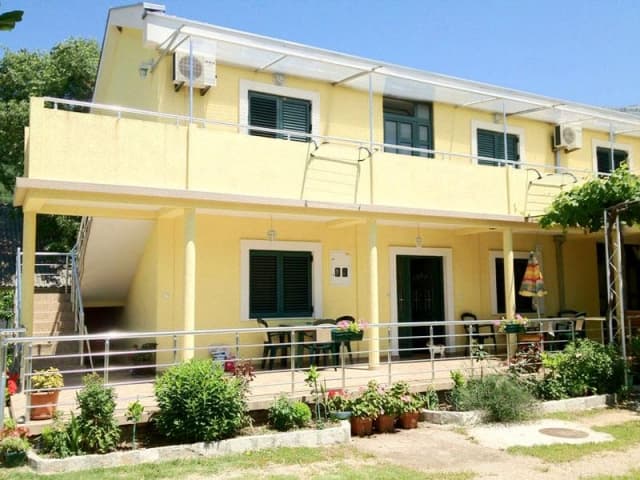 Larisa Budimic Villa