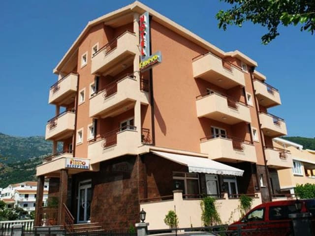 Fineso Garni Hotel
