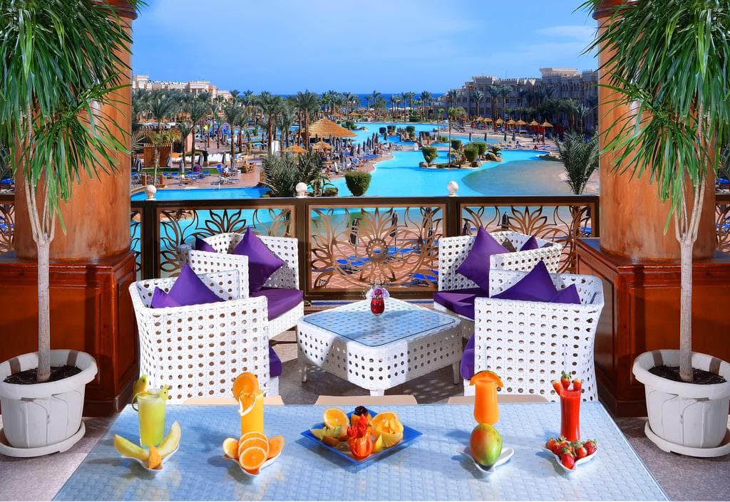 Pickalbatros White Beach Resort
